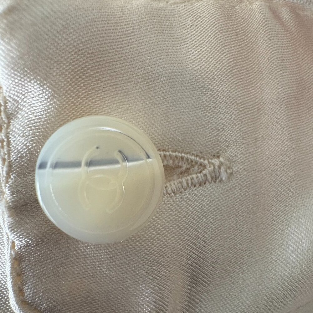Vintage Ivory Silk Chanel Blouse Size 40 (Euro) - Picture 10 of 10